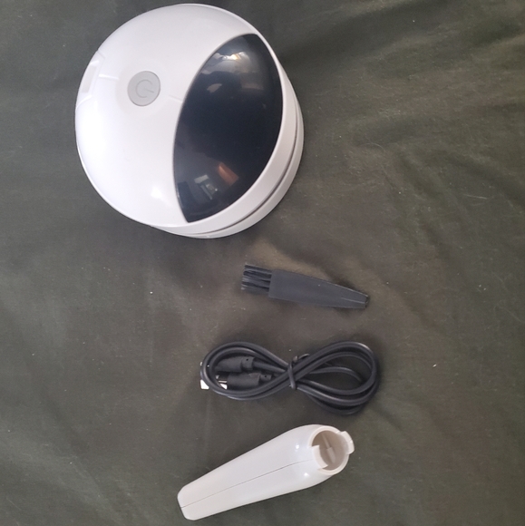 🐸$1🐸Mini Vacuum Robot - Picture 3 of 4